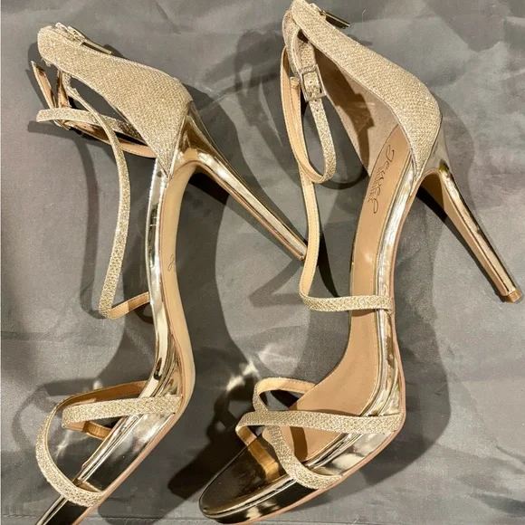 Jewel by Badgley Mischka Glittering Gold Heels New With Defects - Picture 5 of 11